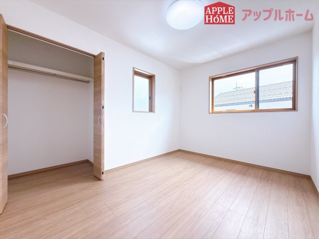 [新築住宅] 東松山市松山町 第1期 全5区画の洋室|２階居室は全室収納あり！たっぷりある収納活用でお部屋もキレイを保てます♪