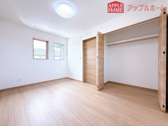 [新築住宅] 東松山市松山町 第1期 全5区画の洋室|２階居室は全室収納あり！たっぷりある収納活用でお部屋もキレイを保てます♪
