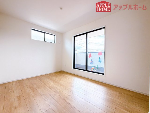 [新築住宅] 鶴ヶ島市上新田 1期 全3棟の洋室|２階居室は全室収納あり！たっぷりある収納活用でお部屋もキレイを保てます♪