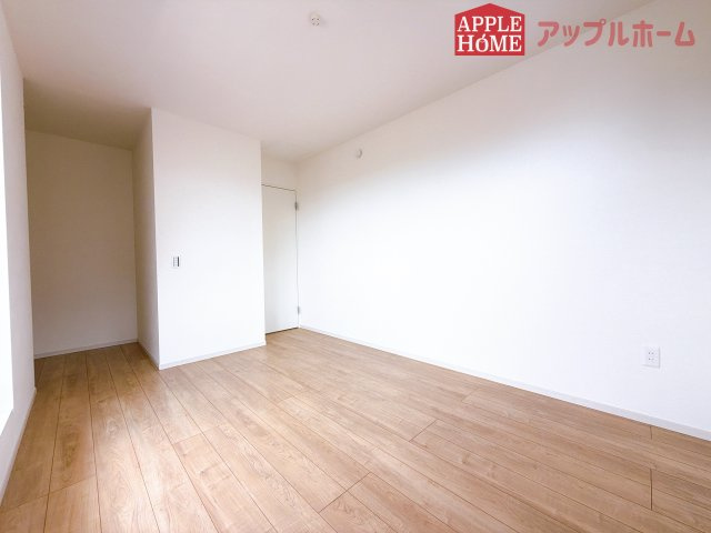 [新築住宅] 鶴ヶ島市上新田 1期 全3棟の洋室|２階居室は全室収納あり！たっぷりある収納活用でお部屋もキレイを保てます♪