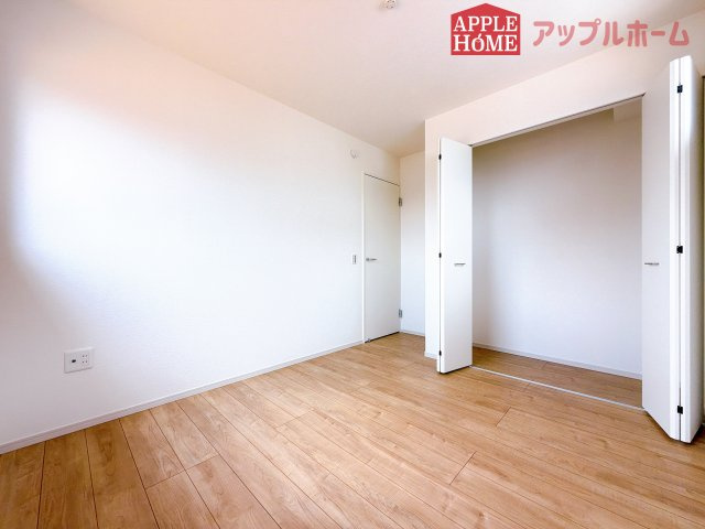 [新築住宅] 鶴ヶ島市上新田 1期 全3棟の洋室|２階居室は全室収納あり！たっぷりある収納活用でお部屋もキレイを保てます♪