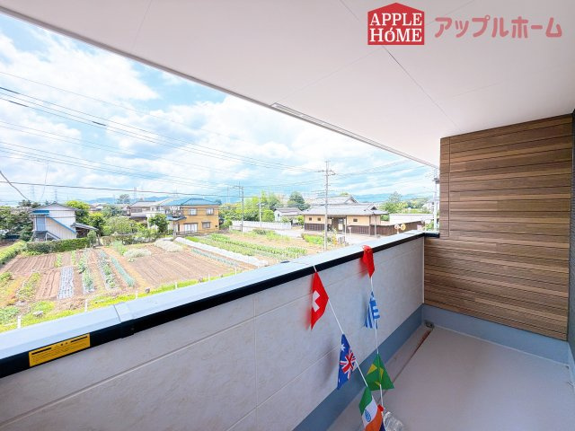 [新築住宅] 鶴ヶ島市上新田 1期 全3棟のバルコニー|インナーバルコニーで突然の雨でも安心♪直射日光を防げるので、紫外線を気にせず自然の光や風を感じながら日光浴もできちゃいます♪