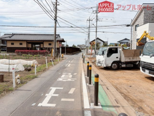 [新築住宅] 鶴ヶ島市上新田 1期 全3棟の前面道路含む現地写真