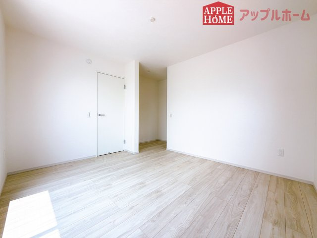 [新築住宅] 鶴ヶ島市上新田 1期 全3棟の洋室|２階居室は全室収納あり！たっぷりある収納活用でお部屋もキレイを保てます♪
