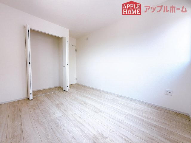[新築住宅] 鶴ヶ島市上新田 1期 全3棟の洋室|２階居室は全室収納あり！たっぷりある収納活用でお部屋もキレイを保てます♪