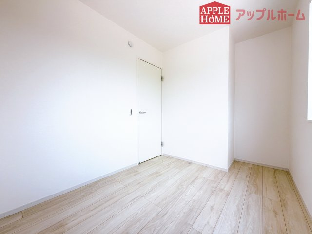 [新築住宅] 鶴ヶ島市上新田 1期 全3棟の洋室|２階居室は全室収納あり！たっぷりある収納活用でお部屋もキレイを保てます♪