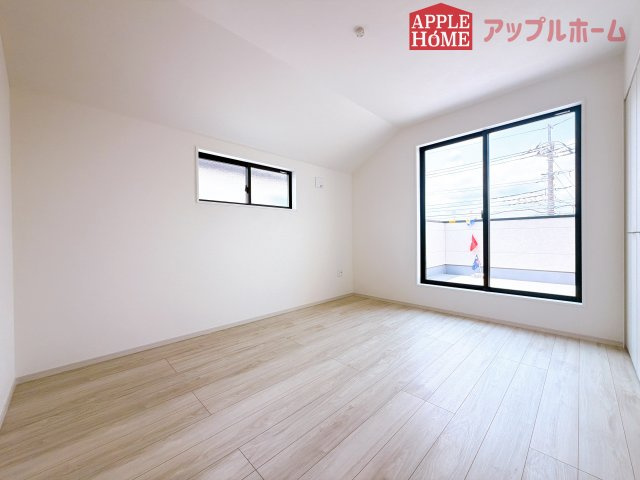 [新築住宅] 鶴ヶ島市上新田 1期 全3棟の洋室|２階居室は全室収納あり！たっぷりある収納活用でお部屋もキレイを保てます♪