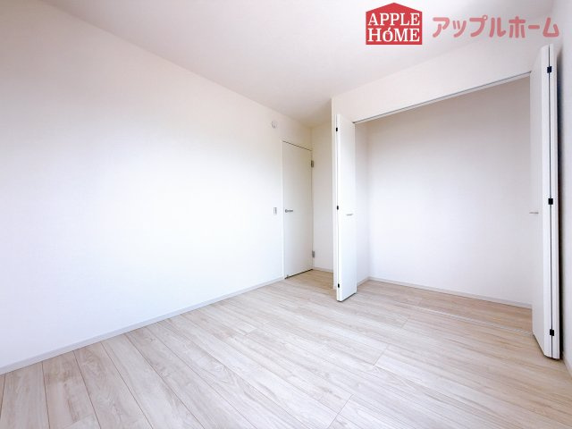 [新築住宅] 鶴ヶ島市上新田 1期 全3棟の洋室|２階居室は全室収納あり！たっぷりある収納活用でお部屋もキレイを保てます♪
