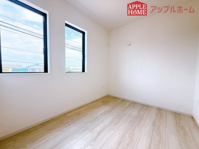 [新築住宅] 鶴ヶ島市上新田 1期 全3棟の洋室|２階居室は全室収納あり！たっぷりある収納活用でお部屋もキレイを保てます♪