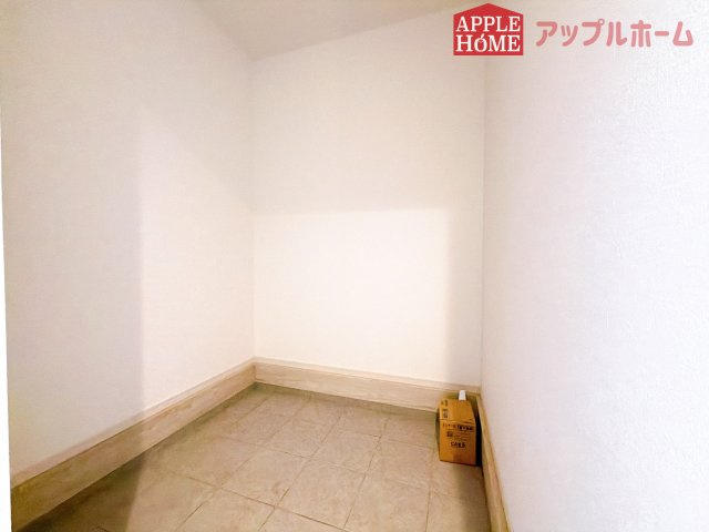 [新築住宅] 鶴ヶ島市上新田 1期 全3棟の玄関|土間収納あります♪