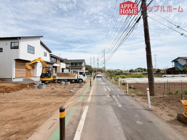 [新築住宅] 鶴ヶ島市上新田 1期 全3棟の前面道路含む現地写真