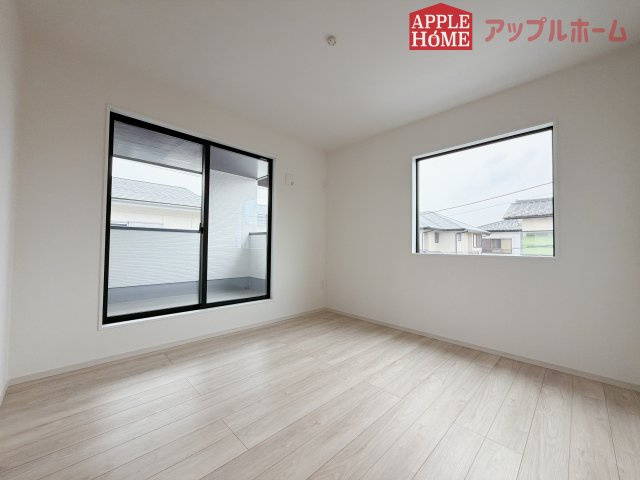 [新築住宅] 鶴ヶ島市五味ヶ谷 12期 全1棟の洋室|２階居室は収納あり！たっぷりある収納活用でお部屋もキレイを保てます♪