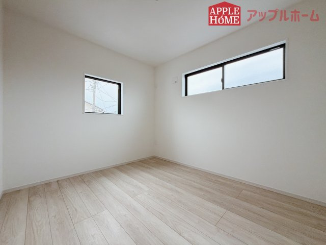 [新築住宅] 鶴ヶ島市五味ヶ谷 12期 全1棟の洋室|２階居室は収納あり！たっぷりある収納活用でお部屋もキレイを保てます♪
