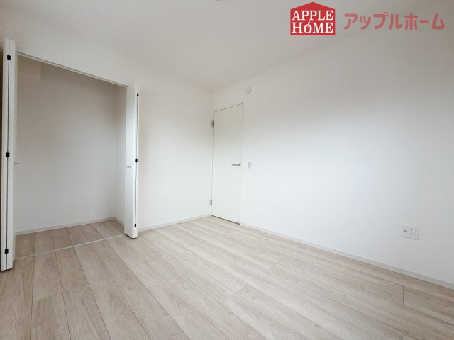 [新築住宅] 鶴ヶ島市五味ヶ谷 12期 全1棟の洋室|２階居室は収納あり！たっぷりある収納活用でお部屋もキレイを保てます♪