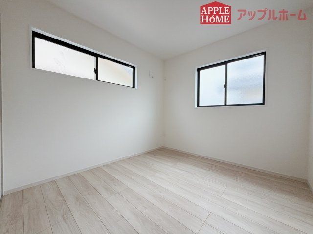 [新築住宅] 鶴ヶ島市五味ヶ谷 12期 全1棟の洋室|２階居室は収納あり！たっぷりある収納活用でお部屋もキレイを保てます♪