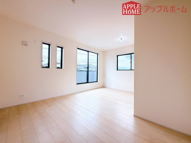 [新築住宅] 鶴ヶ島市脚折 第27 全1棟の洋室|２階居室は全室収納あり！たっぷりある収納活用でお部屋もキレイを保てます♪