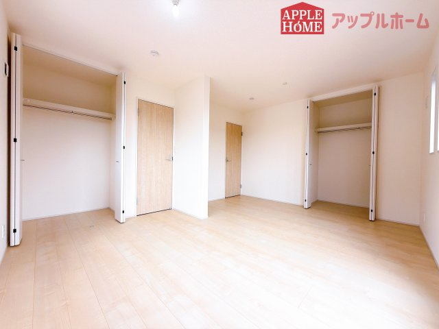[新築住宅] 鶴ヶ島市脚折 第27 全1棟の洋室|２階居室は全室収納あり！たっぷりある収納活用でお部屋もキレイを保てます♪