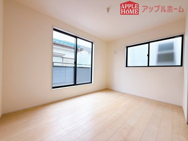 [新築住宅] 鶴ヶ島市脚折 第27 全1棟の洋室|２階居室は全室収納あり！たっぷりある収納活用でお部屋もキレイを保てます♪