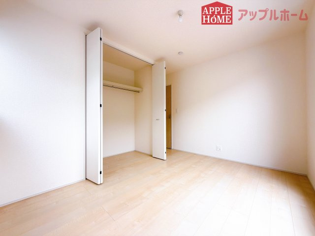 [新築住宅] 鶴ヶ島市脚折 第27 全1棟の洋室|２階居室は全室収納あり！たっぷりある収納活用でお部屋もキレイを保てます♪
