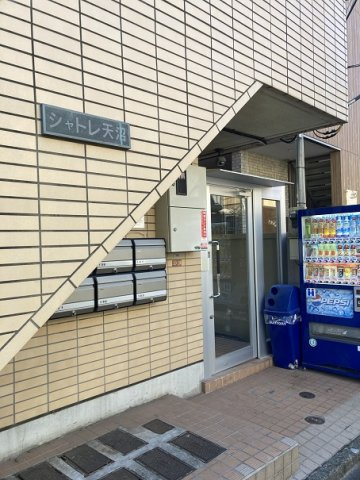 シャトレ天沼のエントランス
