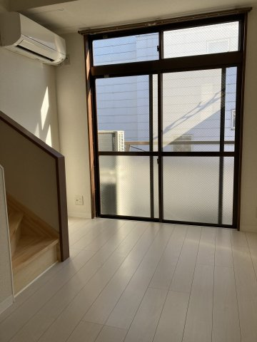シャトレ天沼の居間・リビング