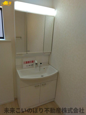 【独立洗面台】 | Cradlegarden加須市馬内第3　4号棟 | 鏡の裏は収納になっています。
スッキリ収納ができます！