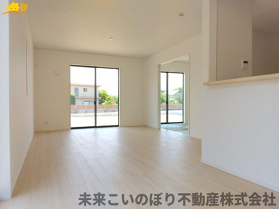 【居間・リビング】 | Cradlegarden加須市馬内第3　4号棟 | 一日の中で多くの時間を過すことになるリビングダイニングだからこそ、いつも穏やかな空間であることが必然。爽やかな通風と採光を存分に感じる事が出来る空間です。