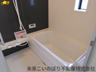 【浴室】 | Cradlegarden加須市馬内第3　4号棟 | １坪サイズのバスルーム。浴室換気乾燥機を標準装備。乾きやすい床やお手入れのしやすい排水口など、いつも清潔にご使用いただけます。