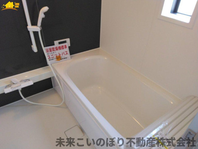 【浴室】 | Cradlegarden加須市馬内第3　2号棟 | １坪サイズのバスルーム。浴室換気乾燥機を標準装備。乾きやすい床やお手入れのしやすい排水口など、いつも清潔にご使用いただけます。
