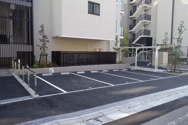 ウエリスアーバン住吉EASTの駐車場