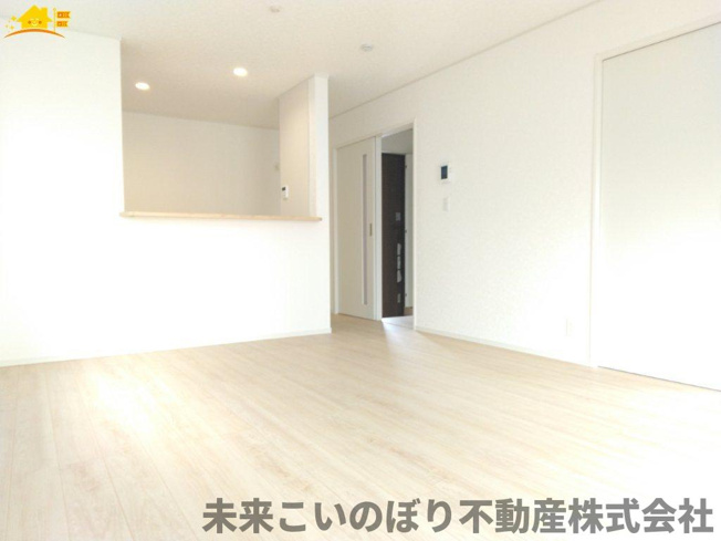 【居間・リビング】 | Cradlegarden加須市北下新井第5　4号棟 | 解放感のある広々LDKで大切な家族との時間が過ごせます。