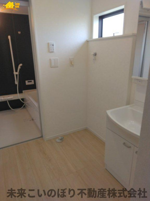 【脱衣所】 | Cradlegarden加須市北下新井第5　4号棟 | 洗面脱衣室には窓があり空気の入れ替えが出来カビの防止対策できますよ。