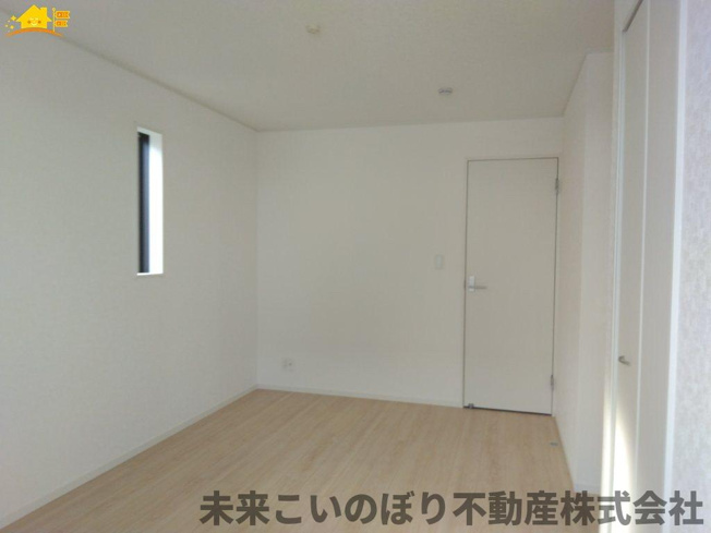 【寝室】 | Cradlegarden加須市北下新井第5　4号棟 | 主寝室は大型ベッドもラクラク設置できます♪ゆとりある動線も確保でき、ゆったりとお寛ぎいただけます♪