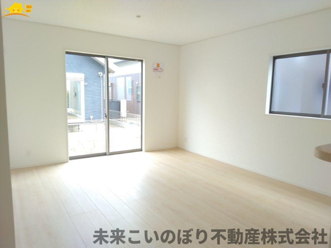 【居間・リビング】 | Cradlegarden加須市北下新井第5　3号棟 | 解放感のある広々LDKで大切な家族との時間が過ごせます。