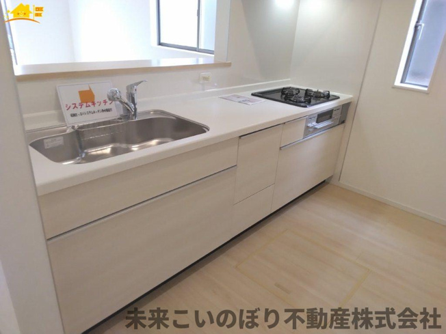 【キッチン】 | Cradlegarden加須市北下新井第5　3号棟 | 対面キッチンならつくりたてのお料理をすぐに食卓へ♪配膳しながら調理ができるので調理スペースを広く使用でき、作業効率も上がります♪
