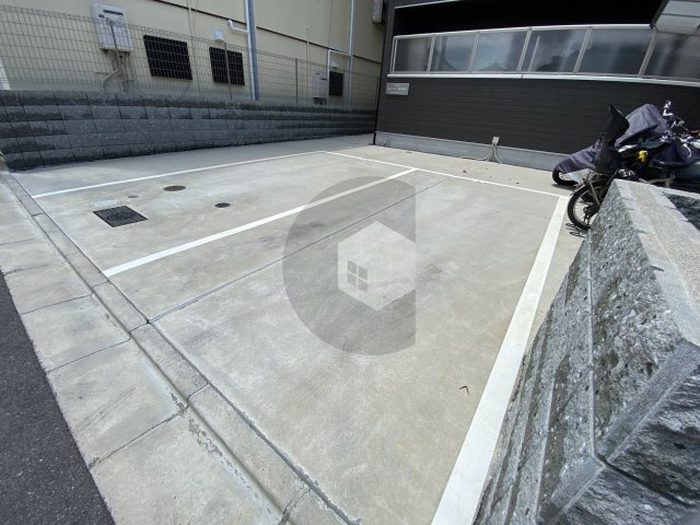 セレニティ柏田本町の駐車場