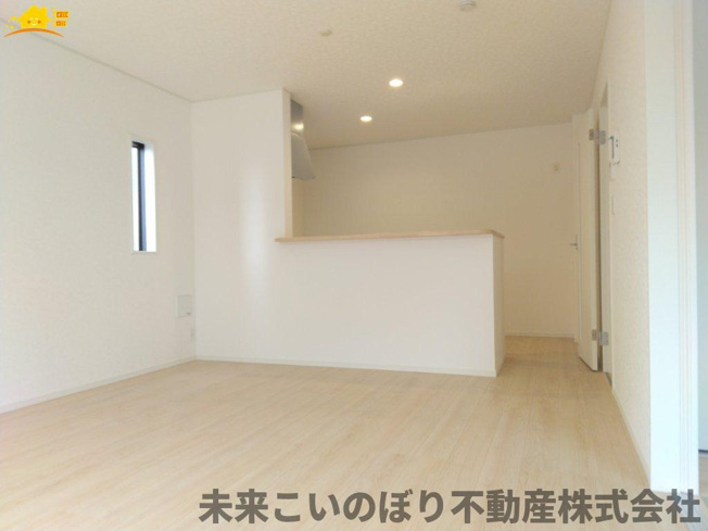 【居間・リビング】 | Cradlegarden加須市北下新井第5　2号棟 | 解放感のある広々LDKで大切な家族との時間が過ごせます。
