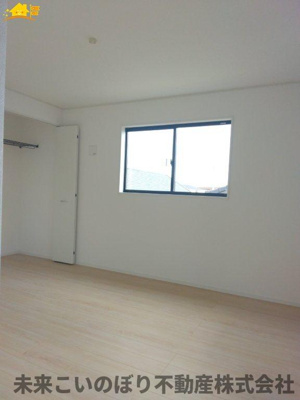【寝室】 | Cradlegarden加須市北下新井第5　2号棟 | 主寝室は大型ベッドもラクラク設置できます♪ゆとりある動線も確保でき、ゆったりとお寛ぎいただけます♪
