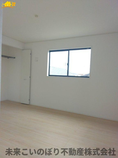 【寝室】 | Cradlegarden加須市北下新井第5　2号棟 | 主寝室は大型ベッドもラクラク設置できます♪ゆとりある動線も確保でき、ゆったりとお寛ぎいただけます♪