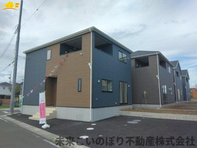 【駐車場】 | Cradlegarden加須市北下新井第5　1号棟 | 駐車スペースはゆとりのある2台分確保されています。
車の運転が不安な方もゆっくり入出庫できるので安心です。