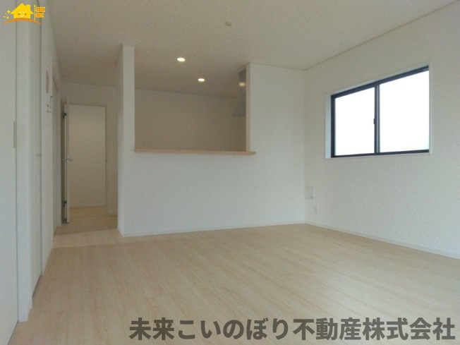 【居間・リビング】 | Cradlegarden加須市北下新井第5　1号棟 | 解放感のある広々LDKで大切な家族との時間が過ごせます。