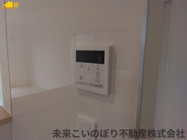 【発電・温水設備】 | Cradlegarden加須市北下新井第5　1号棟 | 給湯スイッチパネルでリビングからお風呂のお湯の準備ができますよ