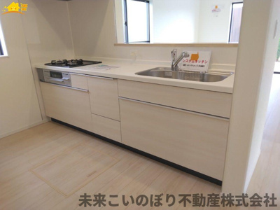 【キッチン】 | Cradlegarden加須市北下新井第5　1号棟 | 対面キッチンならつくりたてのお料理をすぐに食卓へ♪配膳しながら調理ができるので調理スペースを広く使用でき、作業効率も上がります♪
