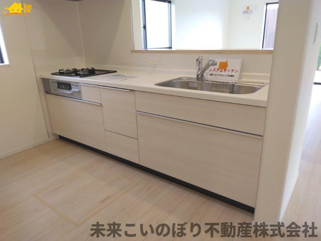【キッチン】 | Cradlegarden加須市北下新井第5　1号棟 | 対面キッチンならつくりたてのお料理をすぐに食卓へ♪配膳しながら調理ができるので調理スペースを広く使用でき、作業効率も上がります♪