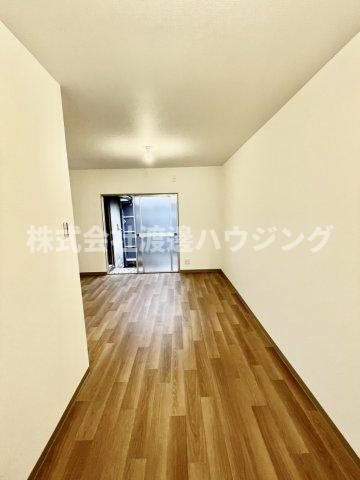 赤川3丁目貸家の居間・リビング