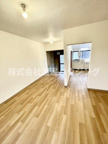 赤川3丁目貸家の居間・リビング