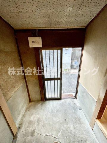 赤川3丁目貸家の玄関