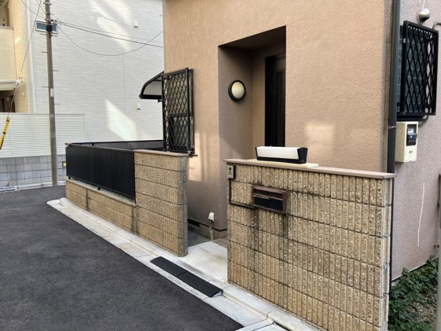 東中野戸建のエントランス