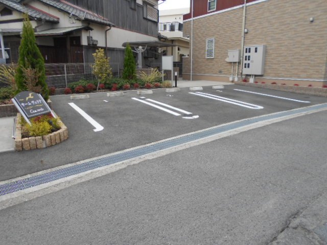 サーム・ヴェリテの駐車場