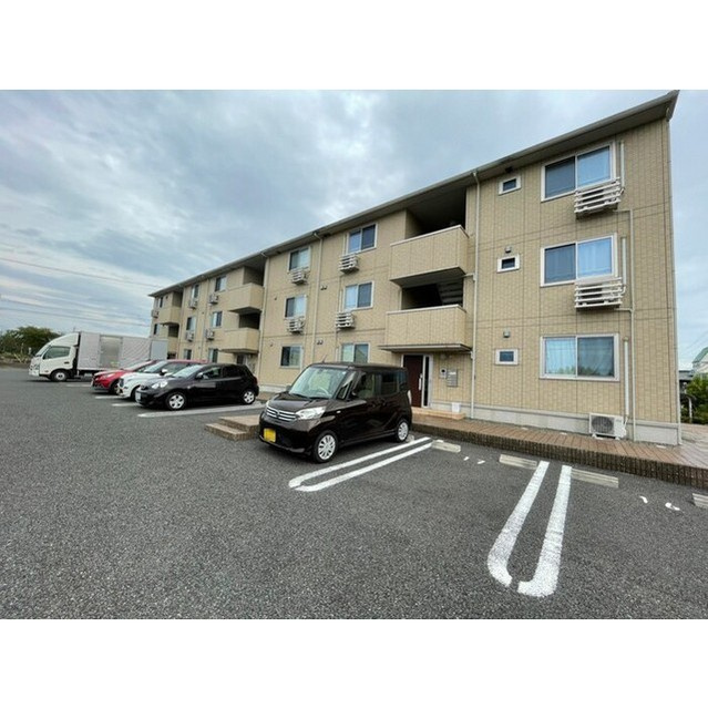 各務原市那加前洞新町３丁目のアパート